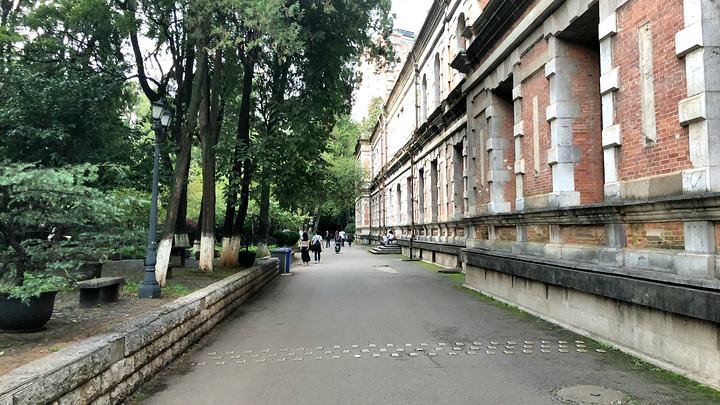 云南大學(xué)是211嗎?企業(yè)認(rèn)可度高嗎?什么專業(yè)最好?宿舍條件如何