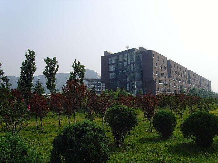 山東工藝美術(shù)學(xué)院很難考嗎?是幾本?就業(yè)前景怎樣?學(xué)費(fèi)多少?