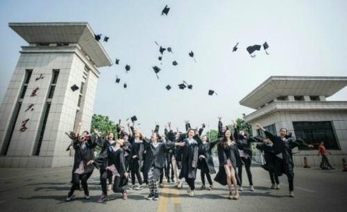 在職研究生有用嗎值得讀嗎?含金量高不高?學費一年多少貴不貴?